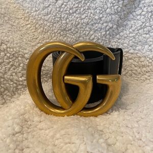 Wide leather belt with double G